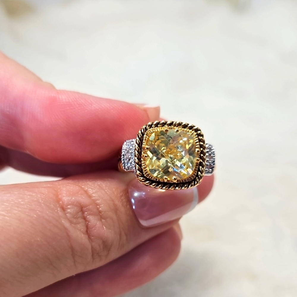 ✨ New Lia Sophia Statement Ring – Size 7 ✨